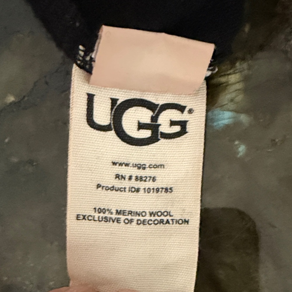 UGG Black Off-the-Shoulder Sweater Sz M - Picture 7 of 12